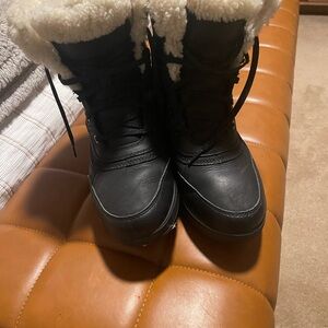 Sorel Black Winter Boots with Cream Lining